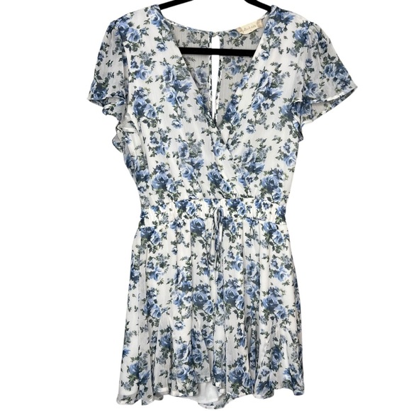 Altar'd State Pants - Altar’d State Women’s White Blue Floral V-Neck Romper Size Small